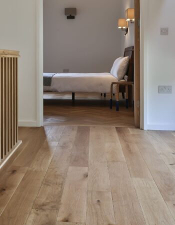 A104 OAK RUSTIC BRUSHED & OILED - 150x1900mm 2