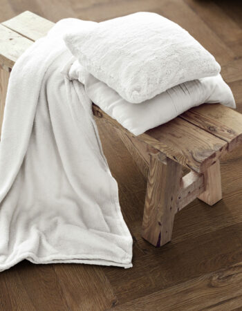 Luvanto Click Herringbone Showroom Priory Oak 4x149x596mm Vinyl 1