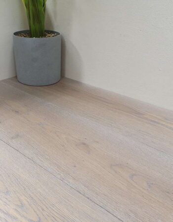 Staki Canterbury Rustic Led Oil 20x220x2400mm Showroom