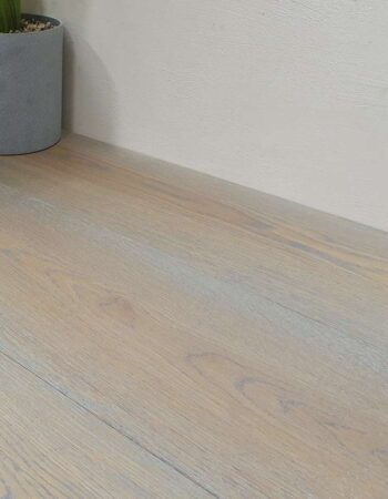 Staki Canterbury Select Led Oil 15x180x2400mm Showroom