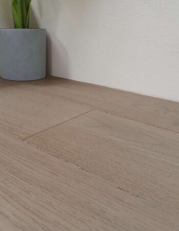 Staki London Select Led Oil 15x180x2400mm Showroom