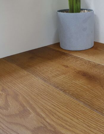 Staki Smoked Select Led Oil 15x180x2400mm Showroom